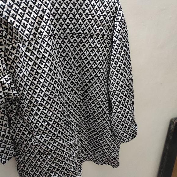 Black & White Designed Shirt - Picture 5 of 7